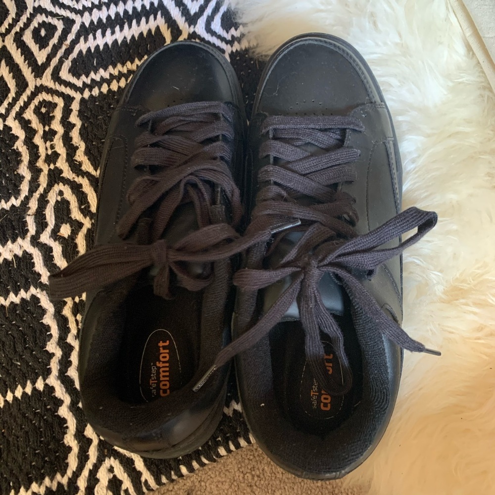Non slip work shoes